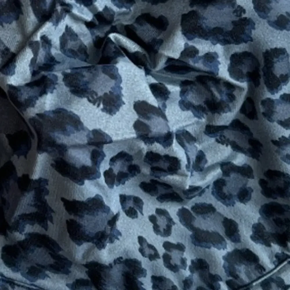 Victoria's Secret Unlined Plunge Bra Black Pearl Leopard, 32DD